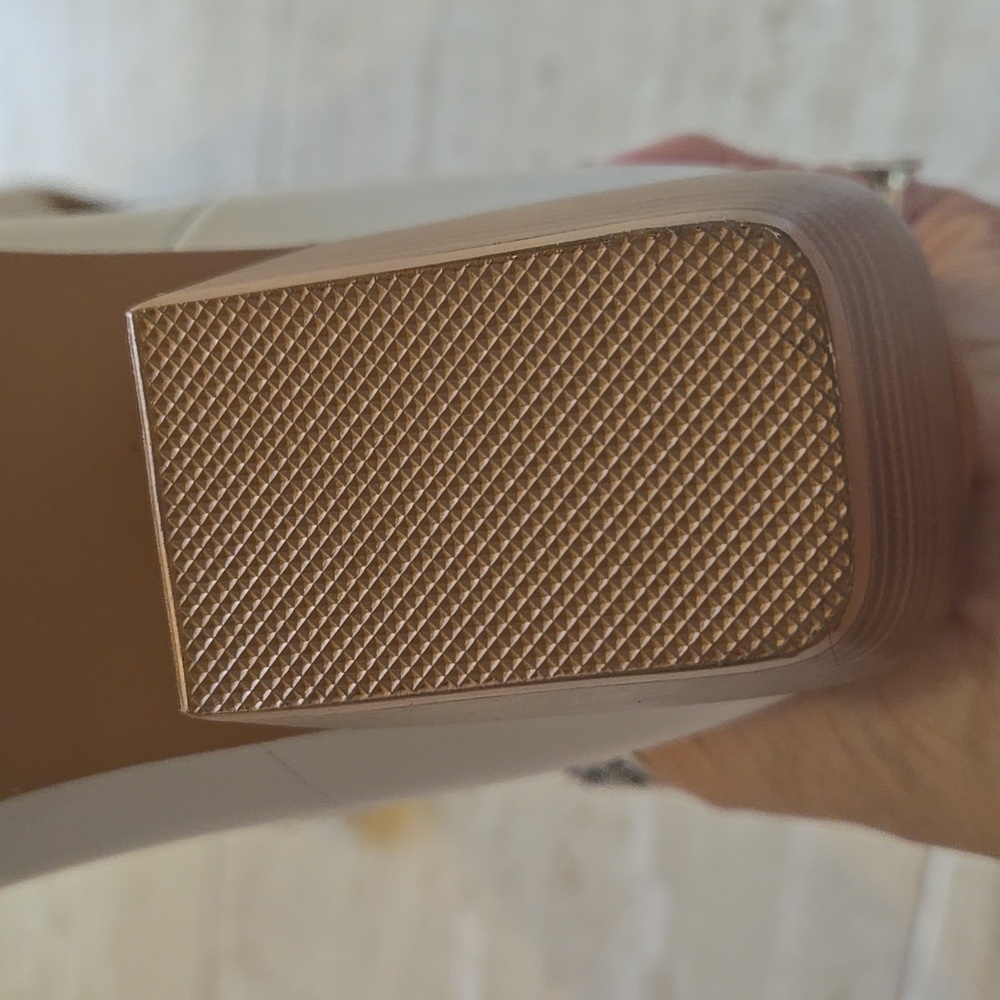 Stylish White Western Classic Embroidered Pointed Toe Boots - Picture 7 of 9